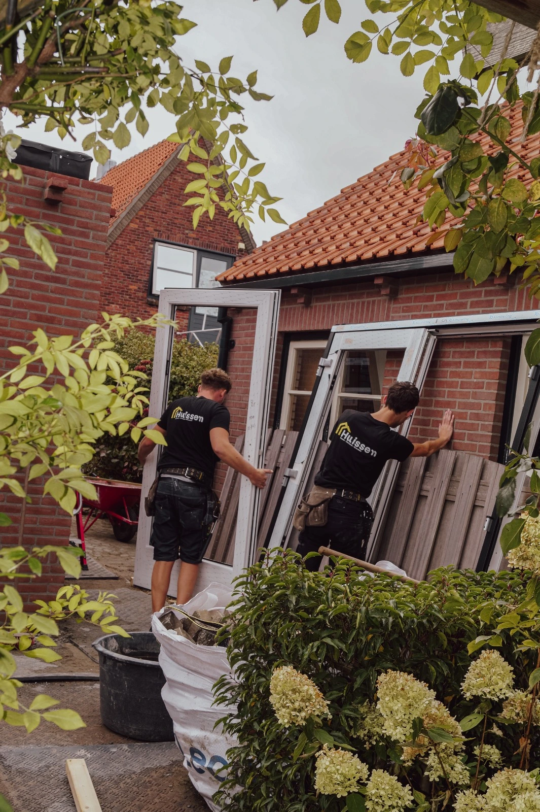 Verplaatsen van nieuwe deur van aanbouw in zeeland